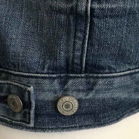 Levi’s Women's Long Sleeve Medium Wash Distressed Denim Jacket Size Small NWT - Picture 5 of 11